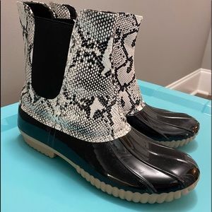 Ladies rain boots size 11